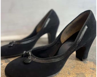 1940s–50s Black Suede Round-Toe Pumps w/ Tassels – Air Step by Magic Sole – 7