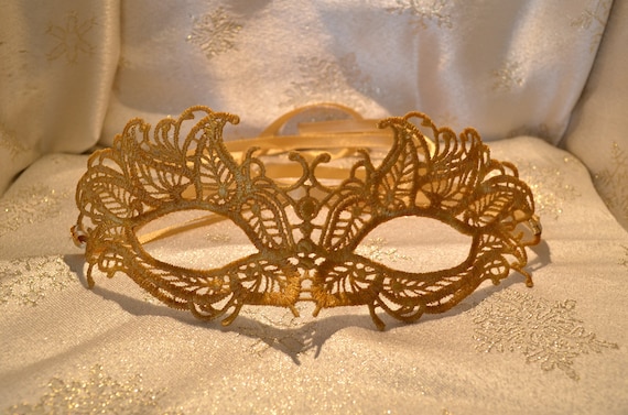 Red Lace Diamante Masquerade Mask Venetian Style Halloween Masked Balls 2018