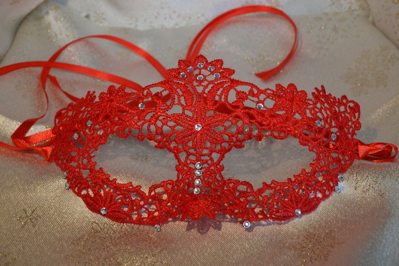 Red Masquerade Mask /& Diamante Satin Ribbon Ties Halloween Masquerade Balls Weddings New Year/'s Party Valentine/'s Gift Christmas Party