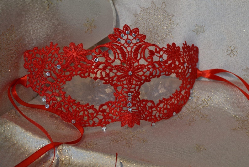 Red Masquerade Mask /& Diamante Satin Ribbon Ties Halloween Masquerade Balls Weddings New Year/'s Party Valentine/'s Gift Christmas Party