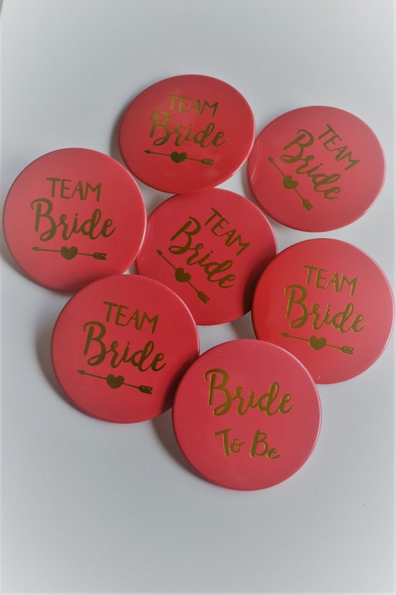 10 x PERSONALISED TEAM BRIDE Hen Do Party Night Wedding Weekend Badges Fun 014