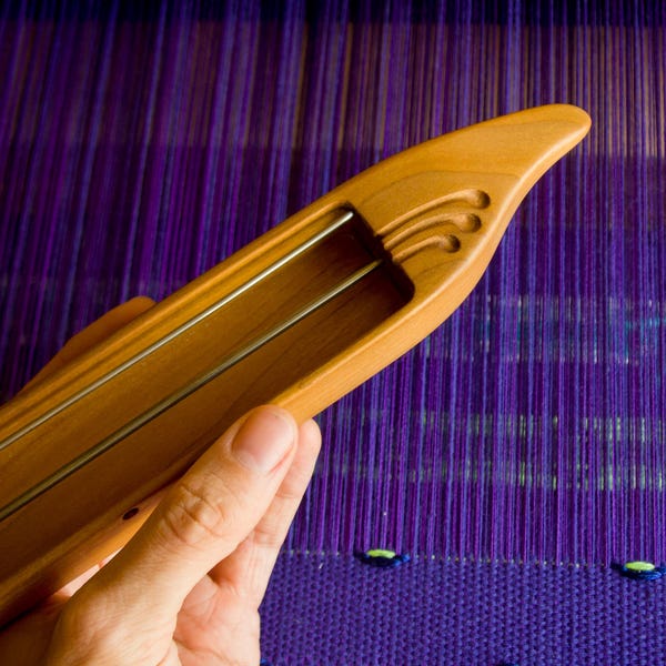 Universal weaving shuttle with carving made of solid Aspen wood for 1-3 bobbins