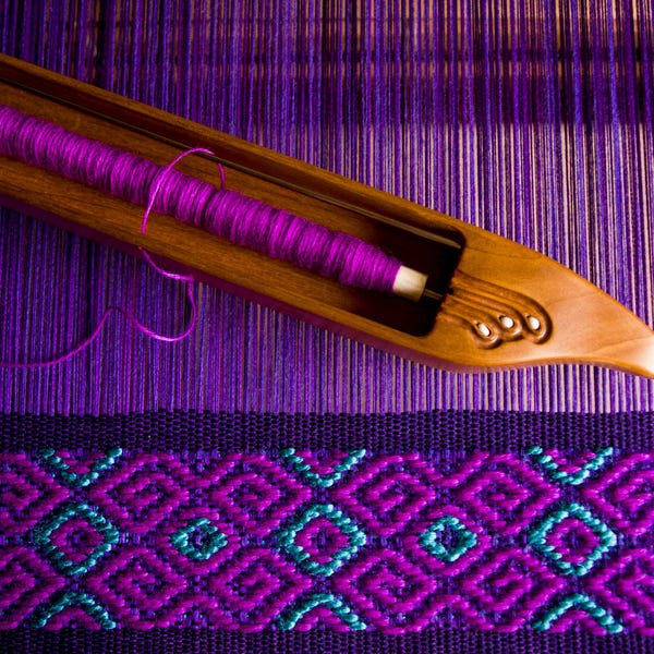 Universal weaving shuttle with glass inlay and carving for 1 or 3 bobbins