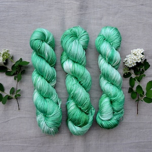Smaragd 4ply- Hand Dyed Yarn - 100% mulberry silk