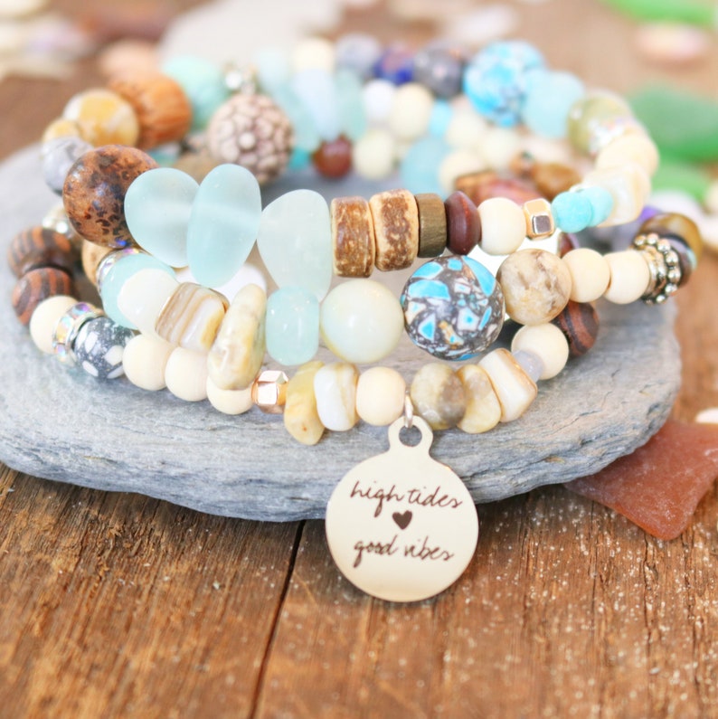 Woman/'s Beachy Boho Charm Bracelet Womans Beach Themed Birthday Gift Idea, Woman/'s Beachy Birthday Gift Shell Ocean Charm Bracelet Beaded