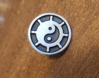 Perno Yin Yang della Ruota del Dharma - Buddismo Dharmachakra - Insegnamenti del Buddha PR186