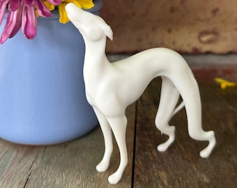 Figura de merchandising de amigos/ Pat el perro/ Galgo blanco/ Perro de Joey/ Regalo de amigos/ Adorno navideño de cultura pop/ Miniatura de galgo