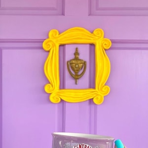 Friends Key Holder, Porte Clé Mural Bois Friends Monica's Door, Boite A  Clefs Murale Decorative, Porte Clef Mural en Bois, pour Mur, Salon Et  Bureau, pour Les Amateurs De Séries Télévisées (Violet) 