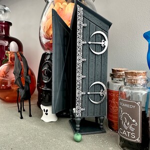 Disappearing Cabinet: Fantasy Bookshelf Decor for Fanfic Lovers image 10