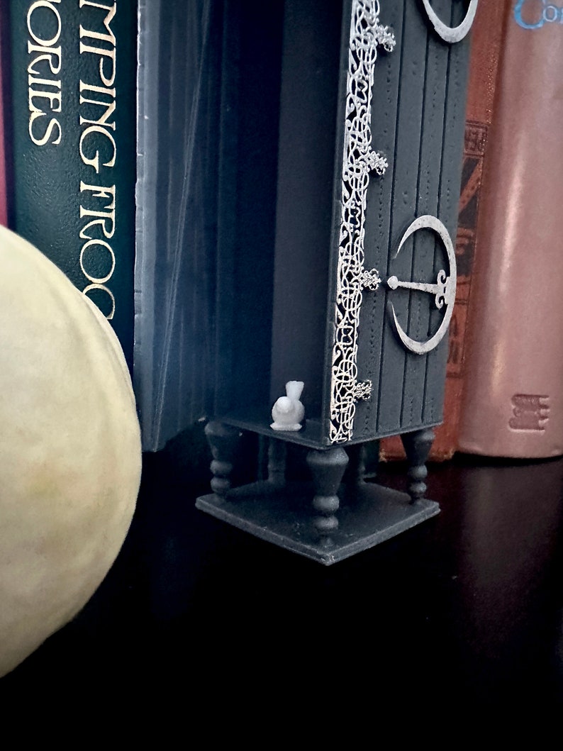 Disappearing Cabinet: Fantasy Bookshelf Decor for Fanfic Lovers image 9