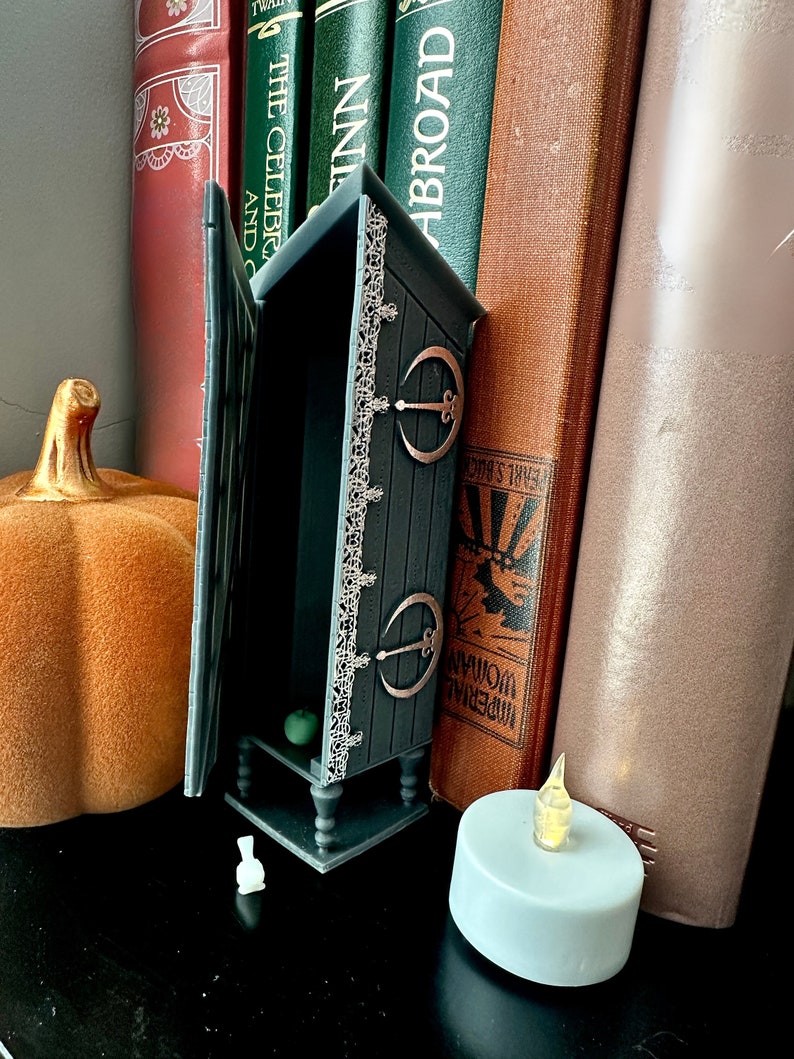 Disappearing Cabinet: Fantasy Bookshelf Decor for Fanfic Lovers image 2