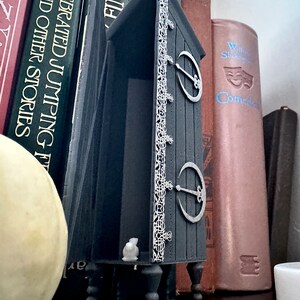 Disappearing Cabinet: Fantasy Bookshelf Decor for Fanfic Lovers image 6