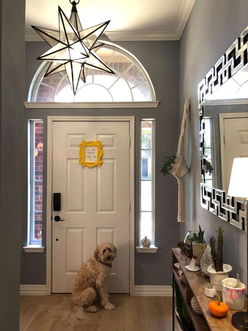 Cornice per amici con lavagna bianca: cornice gialla con spioncino, decorazione originale per la casa, matrimonio a tema immagine 10