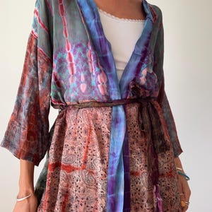 Bata corta de patchwork, kimono de seda transparente, cómoda y ligera, estilo boho de verano, ideal para vacaciones. Bata de casa, bata de mañana, camisa de casa.