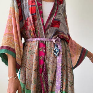 Lätt boho kimono-kofta för vardagsbruk, lång lapptäcke i hippie-stil för streetstyle, avslappnad loungewear-morgonrock för kvinnor