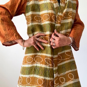 Reversible Silk Kantha Genähte Duster: Boho Midi Länge Jacke Boho Stil ethnischen Mantel für Frühling leichte Midi Mantel Vintage Duster