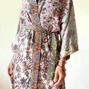 Kimono largo estilo bohemio con diseño de patchwork, para uso diario, talla única, para estar en casa, cruzado, con lazo, largo hasta el suelo.