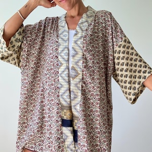 Camisa unisex original y colorida para fiestas, de corte holgado, estilo boho hippie, talla única, con patchwork moderno y confeccionada con materiales reciclados.