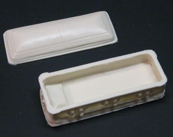 1:25 scale model resin casket with opening lid hearse