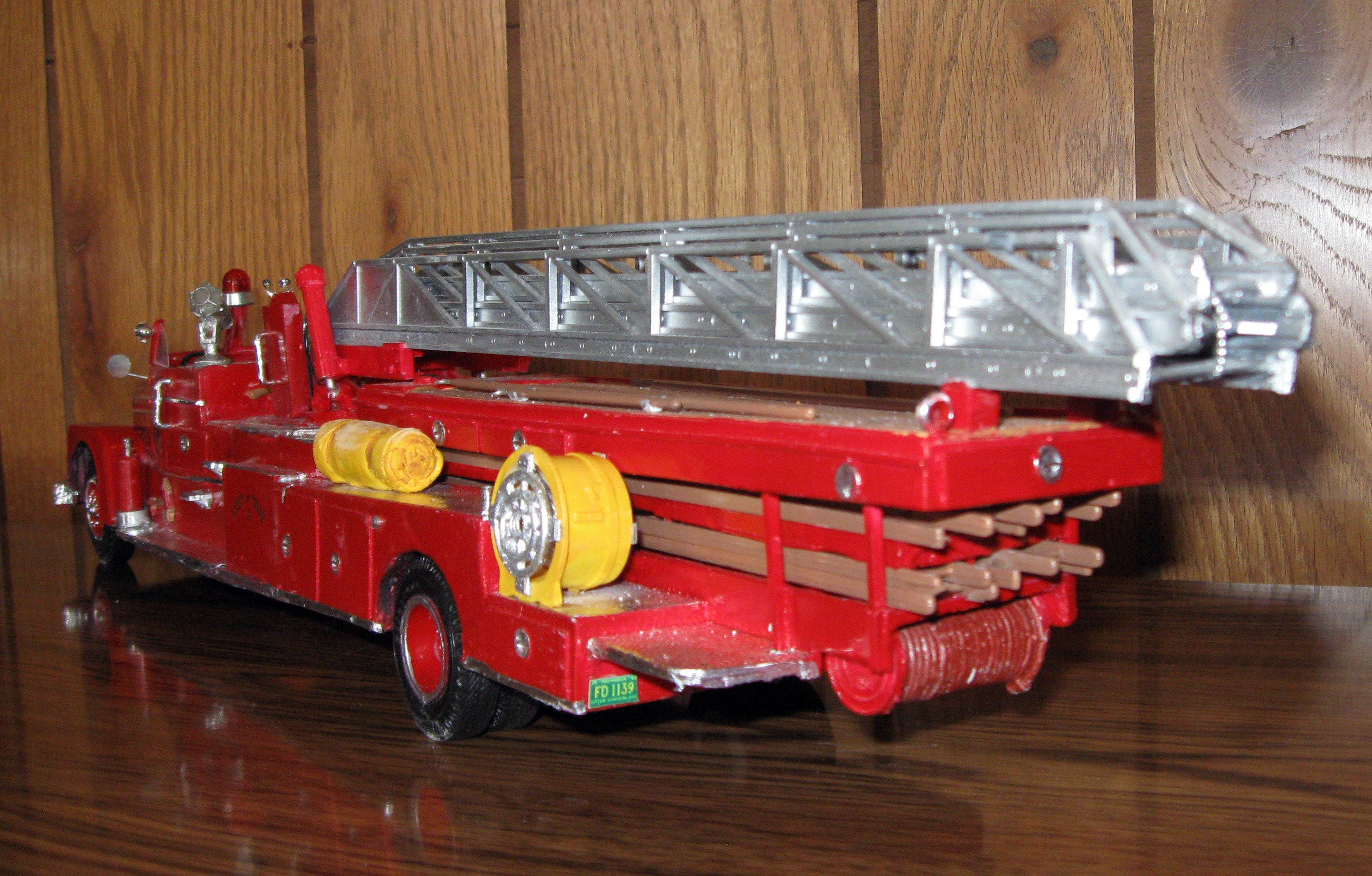 125 scale model resin 1957 Seagrave Open Cab Aerial Ladder fire truck