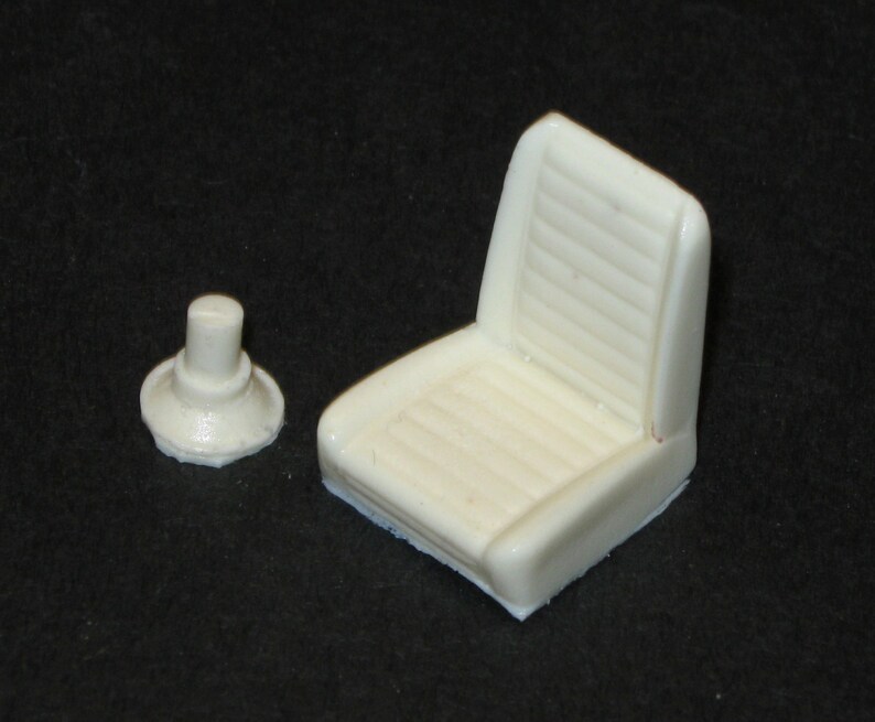 1:25 scale model resin ambulance medic swivel seat image 1