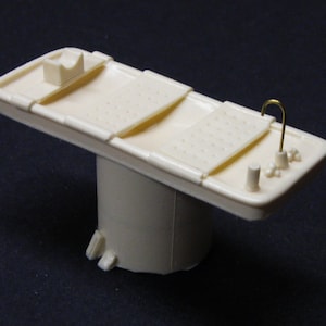 Kit de mesa de autopsia forense para morgue de funeral a escala 1:25