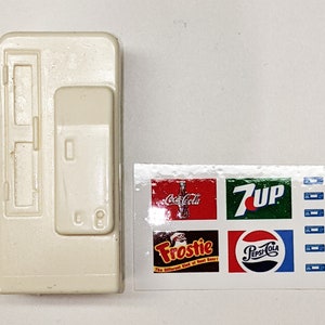 1:32 scale model soda vending machine
