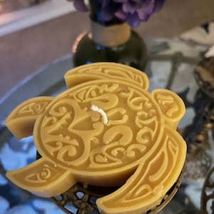 Coral’s 100% Pure Beeswax Floating Turtle Candle