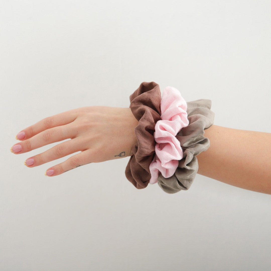 CLANE LINEN MEDIUM SCRUNCHI シュシュ CLANE | LINEN MEDIUM SCRUNCHIE color：WHITE / BLACK In stock