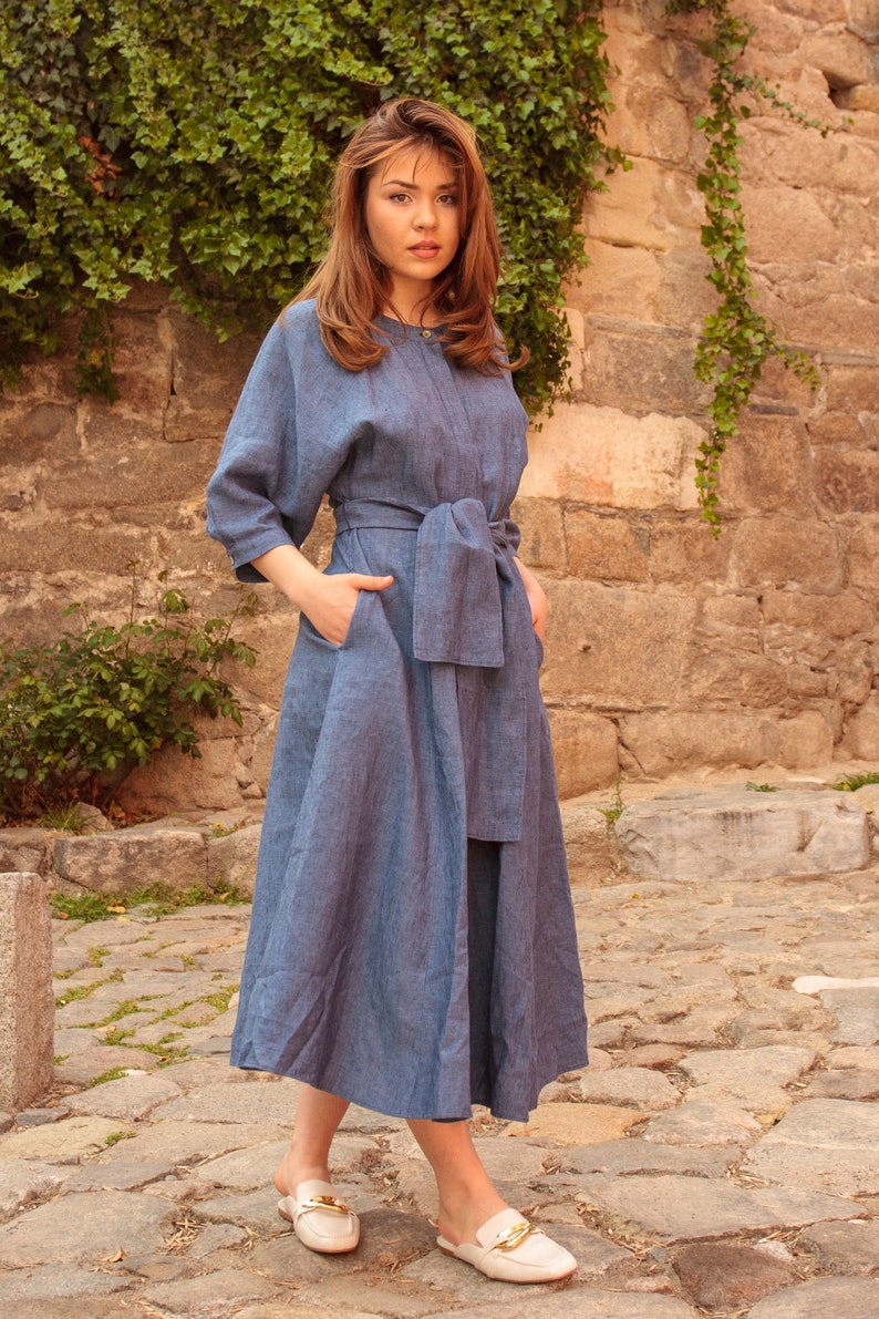 Denim Leinenkleid, langes lockeres Kleid, Wickelkleid, Leinenkleid mit Gürtel und langem Ärmelkleid von Friends Fashion Bild 5