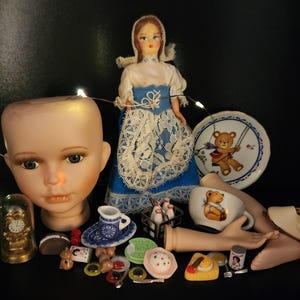 Caja misteriosa de muñecas, piezas de muñecas, rarezas, tesoros, decoración del hogar, caja de segunda mano