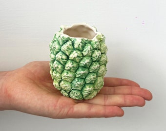 Piña XS, jarrón de piña, jardinera de piña, piña de cerámica, piña fundida a mano, escultura de piña de porcelana, jardinera suculenta