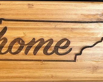 Tabla de cortar de Tennessee "Home" grabada con láser. 26-1/2" x 6-1/2" x 5/8"