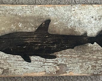 Cuadro rústico de madera de granero - Tiburón grabado con láser - 16" x 5" x 3/4"