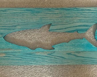 Arte mural de madera de tiburón de 11,75" x 31" en verde lavado, hecho con pisos de madera noble
