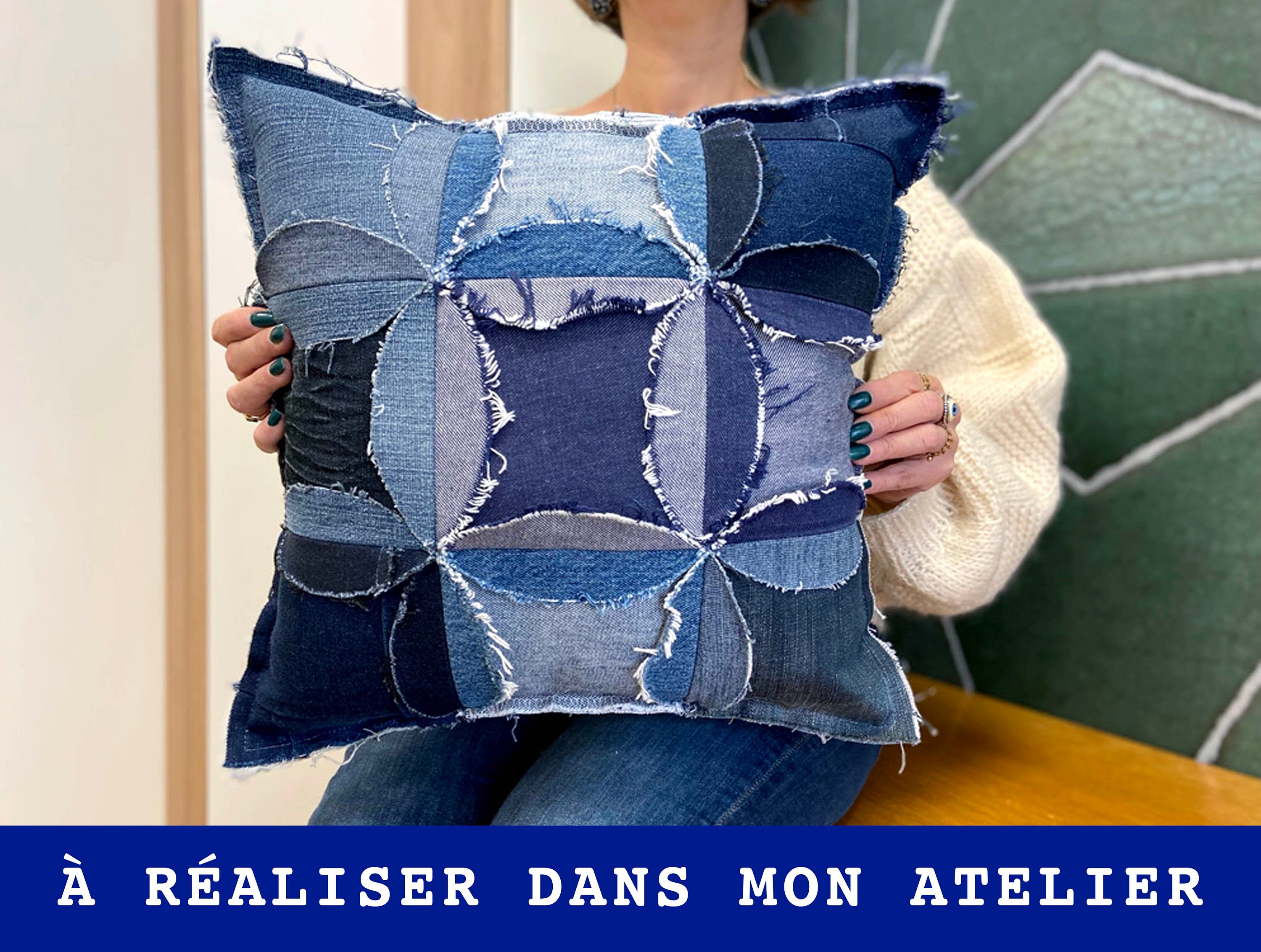 Coussin Fleurs-Multicolore en Jean Upcyclé | à Réaliser Cours de Couture | Bon Cadeau 3H
