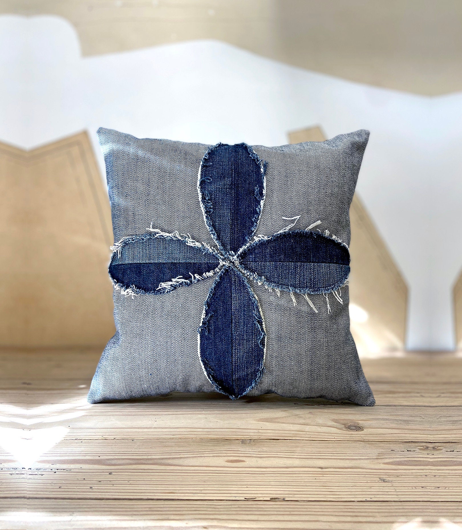 Drop #2 | Coussin One Fleur en Jean Upcyclé