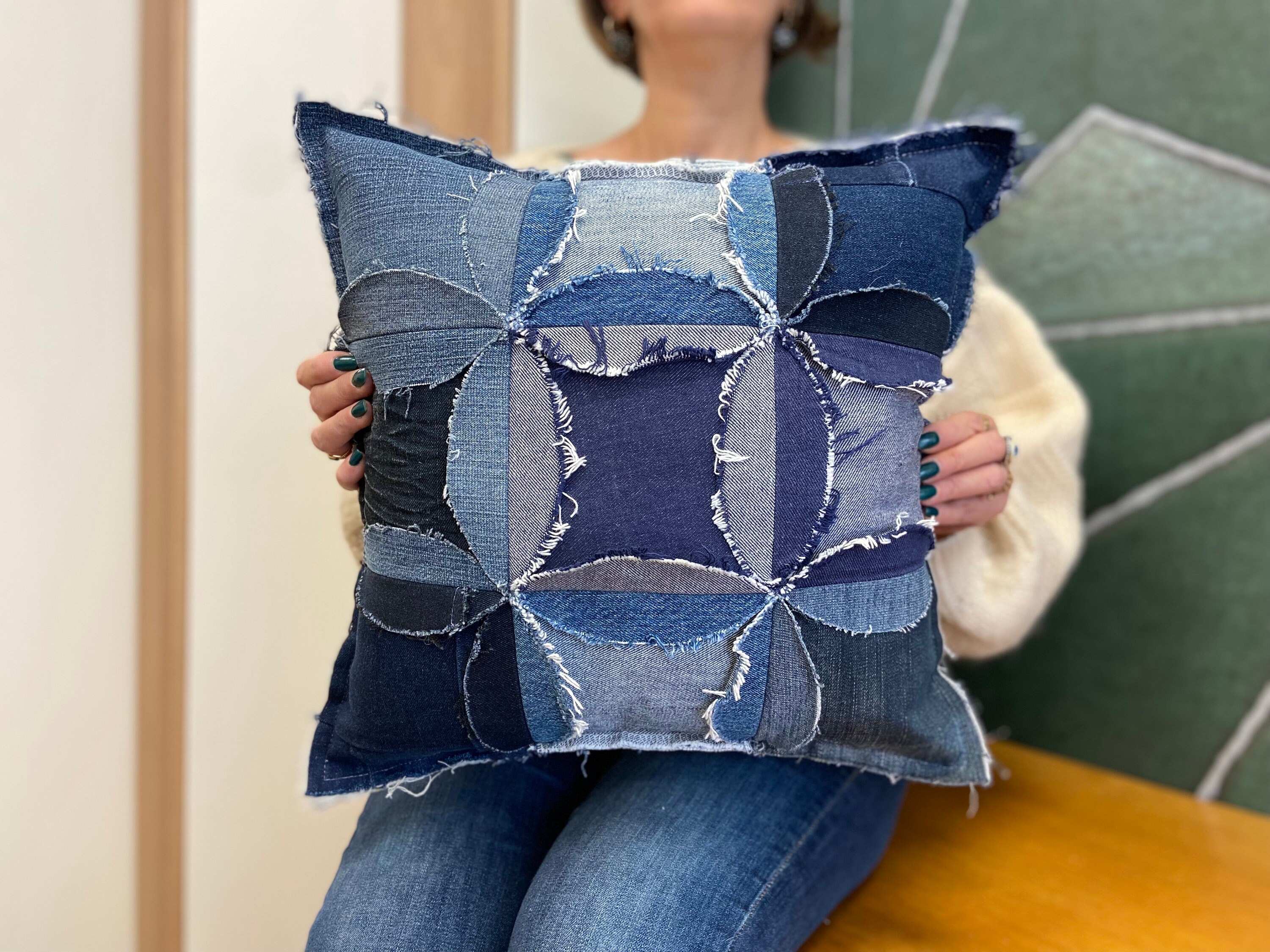 Drop #2 | Coussin Fleurs-Multicolore en Jean Upcyclé