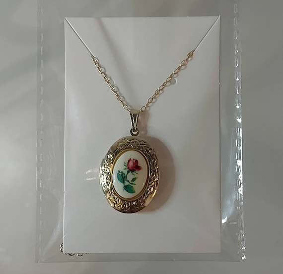 Gorgeous Gold Plated Photo Locket, Porcelain with… - image 1