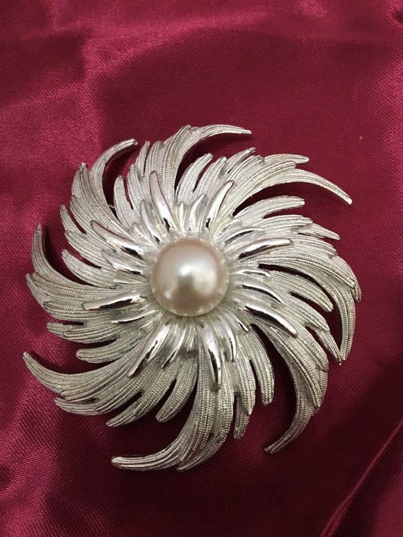 Sarah Coventry Brooch - image 1