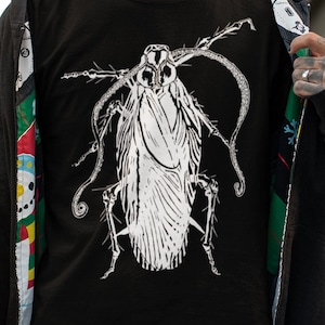 Creepy Roach Insect men women unisex t shirt Tentacles Thorns Graphic Tee, Black soft Cotton horror terror cosmic evil Short Sleeve Tshirt