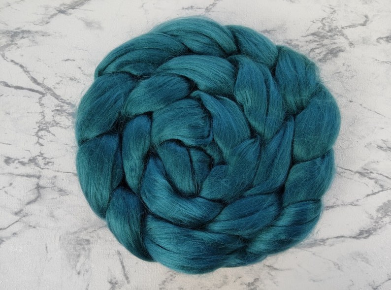 BAMBOO 2 plain colored roving, staple fibers for spinning 100g 15 - Lily