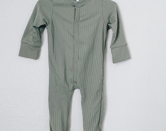 Dark sage ribbed footie, baby pajamas, baby outfit, toddler outfit, soft pajamas, floral pajamas, girl set, clothing set