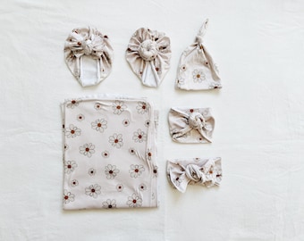 Spring Collection Daisy Print, baby swaddle, swaddle blanket, newborn photos, baby shower gift, baby blanket