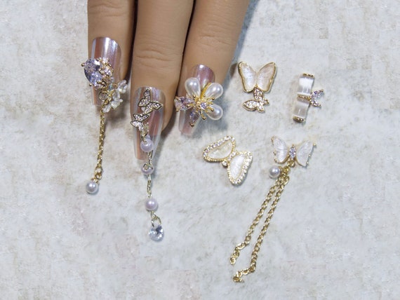 Butterfly Gold Zircon Nail Dangle / Floral Instagram 3D Nail