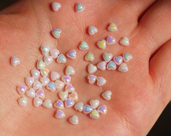 15 Stück irisierende perlmuttfarbene Perlglanz-weiße herzförmige Nagel-Charms-Nägel Kunst-Abziehbild / Polarlicht-Mini-Perlen-Nägel-Dekoration-Manikürezubehör