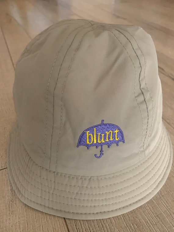 Rare women’s bucket hat. Medium