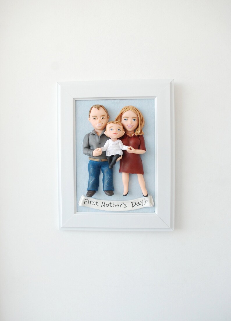 Custom family sculpture One year wedding anniversary for wife image 5