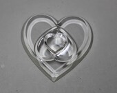 Baccarat Triple Heart or 3 Hearts paperweight, signed, Excellent condition