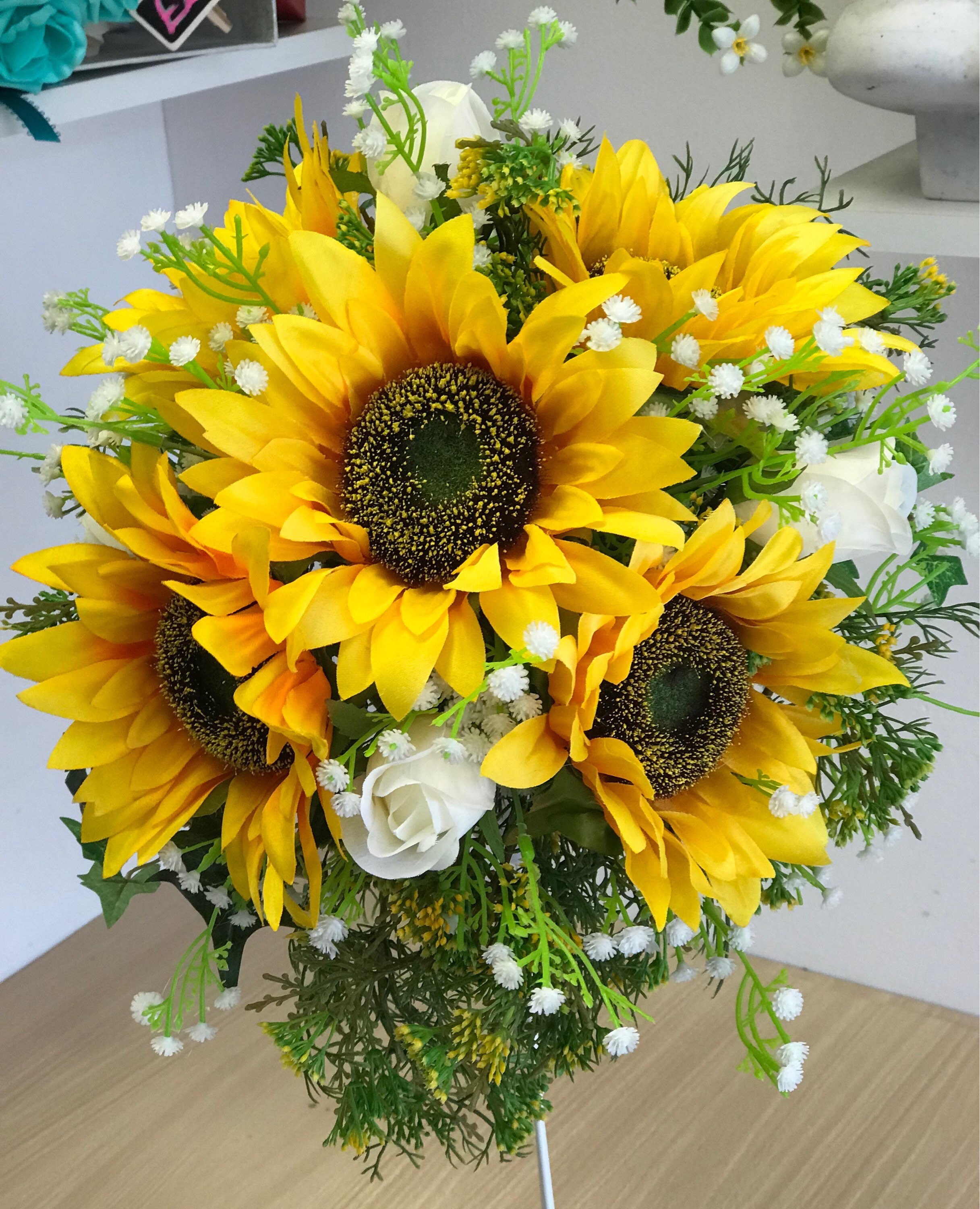 white daisy yellow rose bouquet